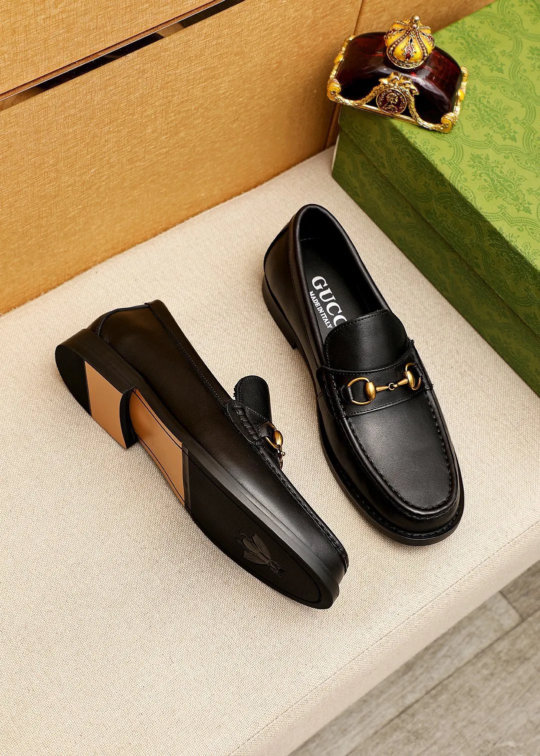 Men's shoes 💰460 💐 Product trademark: GUCCI "Gucci" casual leather shoes Regular size: 38-44 (45🉑️customized) Product materials: Selected imported first-layer calfskin upper + luxury hardware buckle, imported water-dyed cowhide leather lining. Strong three-dimensional visual effect, original combination outsole Color: 3⃣️colors available